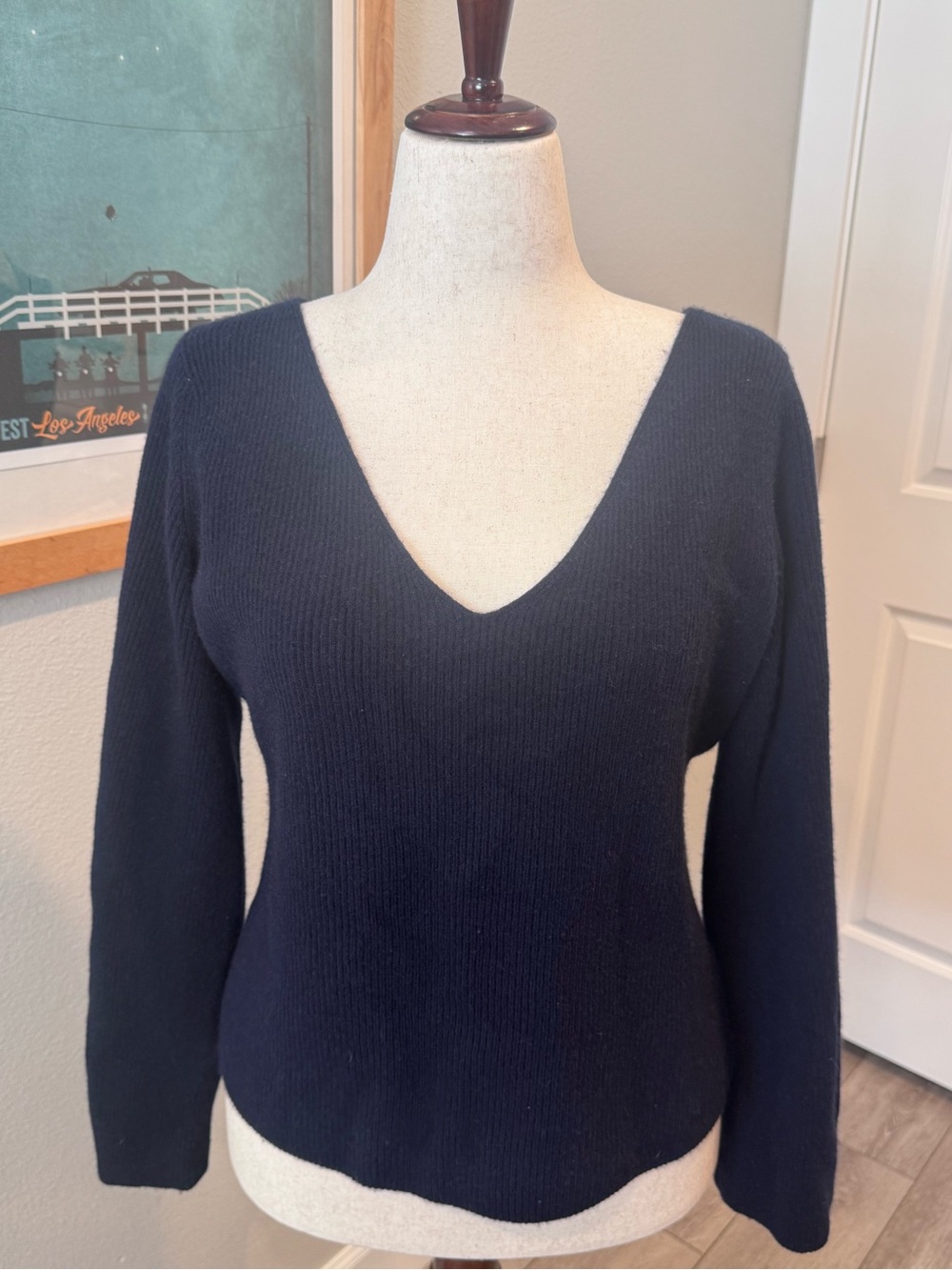 Vince deep v neck wool and cashmere sweater size XL